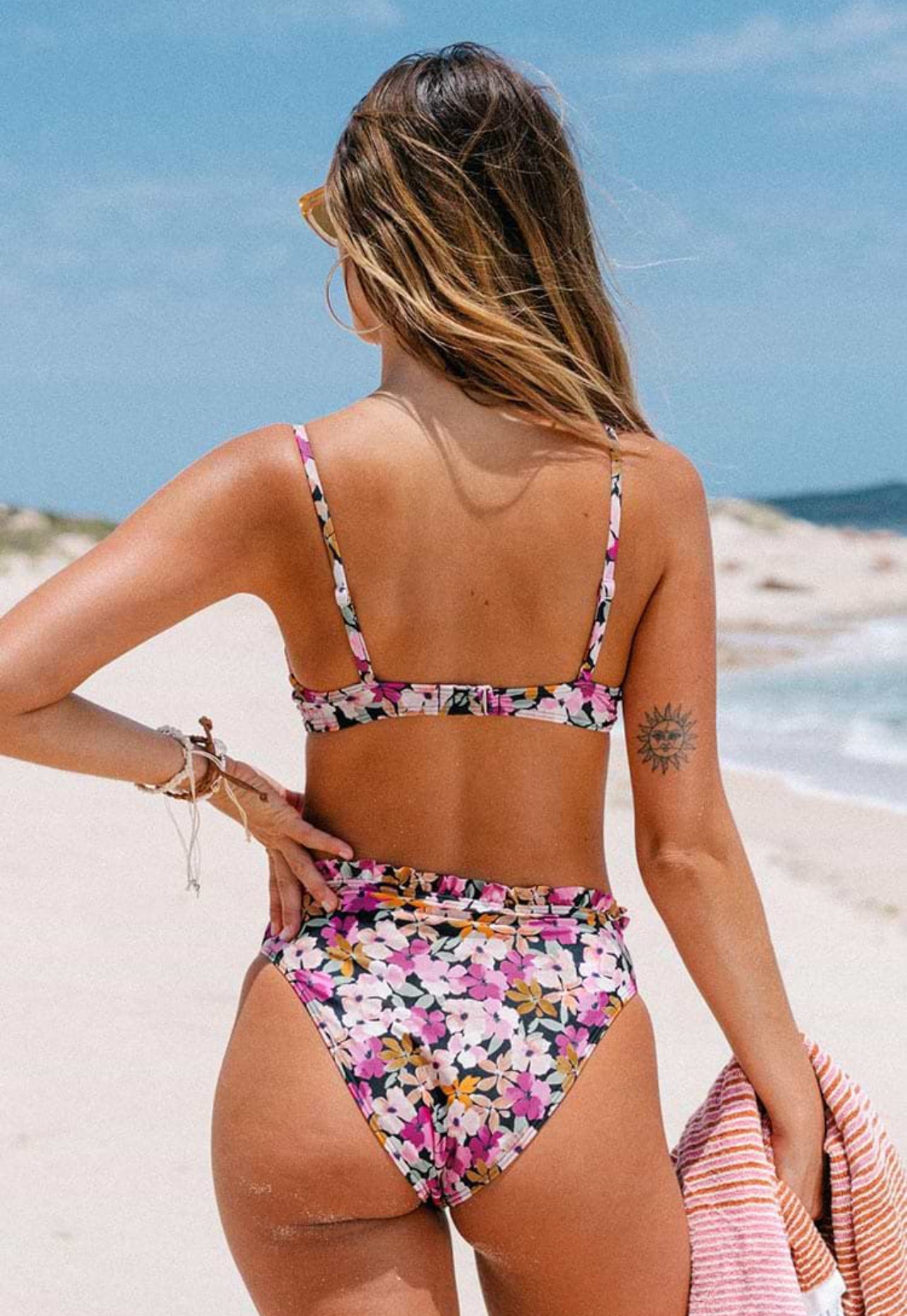 CUPSHE Caitlynn Floral V-neck High Waisted Frill Bikini